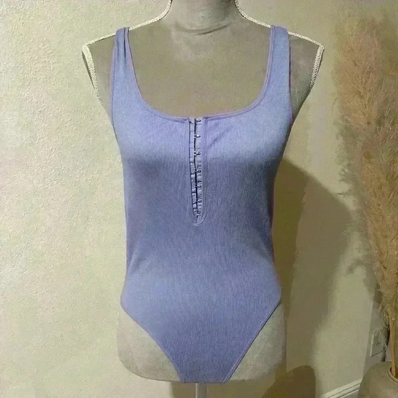 Forever 21 clasp front bodysuit, color is periwinkle, size M/L - Picture 1 of 3